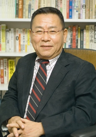 【山本一力】 １９４８年、高知県生まれ。2002年、「あかね空」で直木賞を受賞。最新刊は「つばき」（光文社刊）。東京都江東区在住