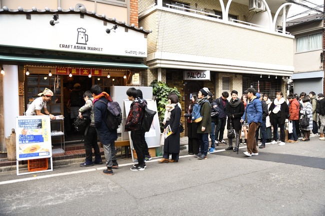 ラーメン凪での限定販売の様子