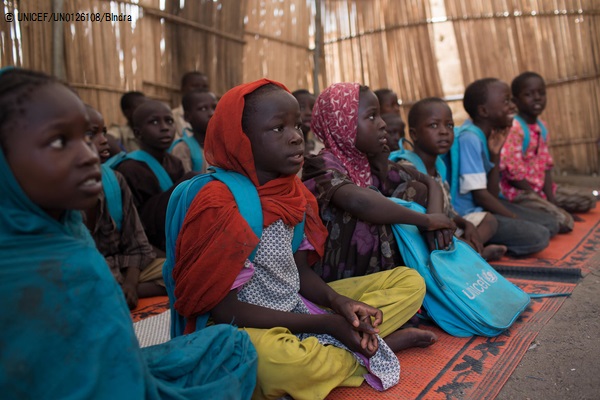 ボコ・ハラムから解放され、学校に通う子どもたち。 (2017年9月28日撮影) © UNICEF_UN0126108_Bindra