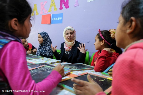 マカニ・センターで自分の夢について話してくれる子どもたち。(2017年10月14日撮影) © UNICEF_UN0135689_Rich_Photographer