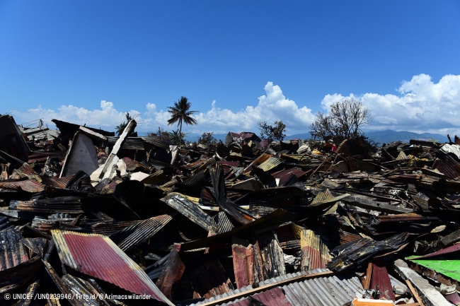 被害を受けたパル市西部の様子。(2018年9月30日撮影) © UNICEF_UN0239946_Tirto.id_@Arimacswilander