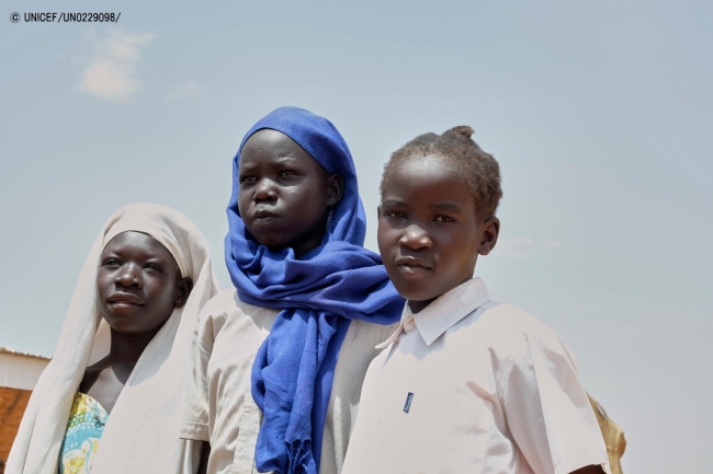 ナイバシャ難民キャンプに滞在する姉妹。(2018年8月撮影) © UNICEF_UN0229098_