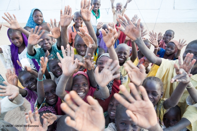 ナイジェリア、マイドゥグリの難民キャンプに滞在する子どもたち（2016年12月撮影）© UNICEF_UN044769_Commins