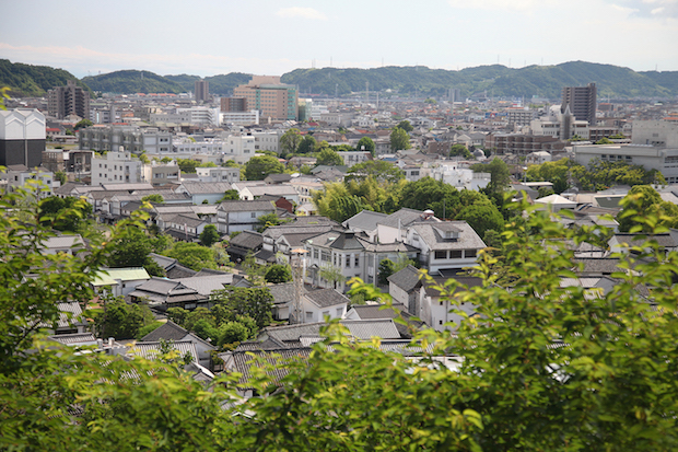 近くの阿智神社から見た美観地区