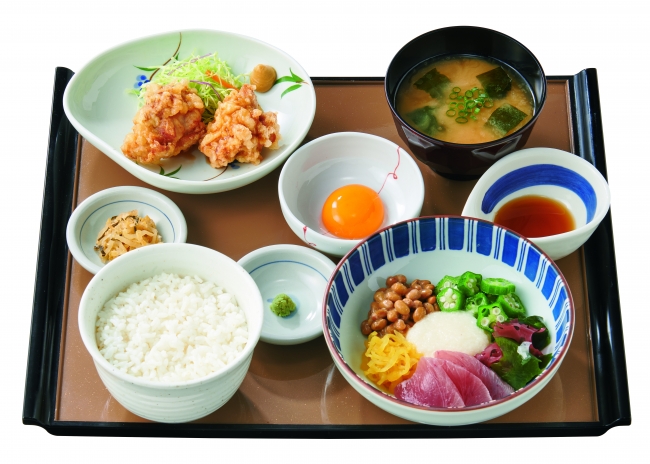 「ねばとろごはんととり天の定食」890円（税込）