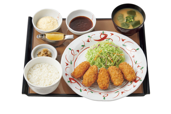 かきフライ定食　990円（税込）