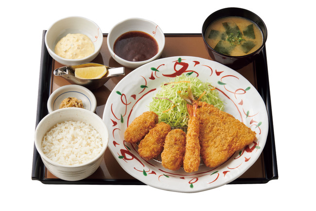 かきフライミックス定食　890円（税込）