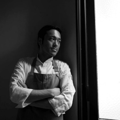  水野 健児 KenjiMizuno ：1日1組限定のフレンチレストランPinoxのProducer Chef。地域の食材を研究して料理を開発、コース料理を構築して定期的に発表する革新的スタイルのレストランを運営。