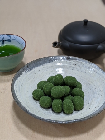 うじうじしない静岡抹茶チョコレートマカダミアナッツ入り