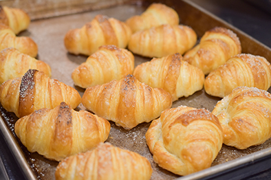 フランス生地で作っているのでもっちりサクっ！塩クロワッサン　105円