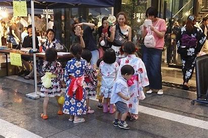 地域からも愛される鴨台盆踊りは地域のお子様も参加（２０１９年度）