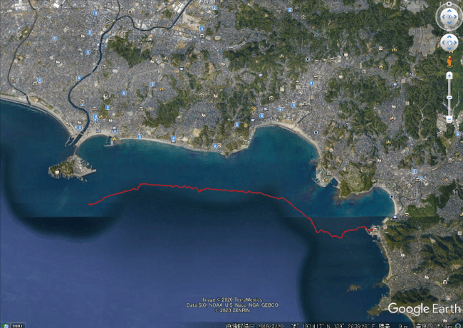 1mクラスによる葉山港～江ノ島間、約7kmの自然風のみによる自動航行の軌跡