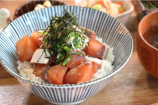 長島町のブランドブリ「鰤王」を豪快にいただく、鰤王漬け丼