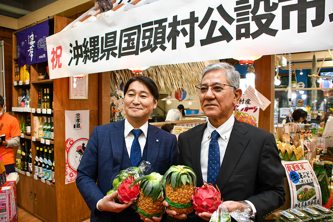 境町橋本町長（左）国頭村知花村長（右）