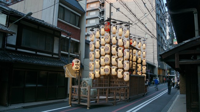 浄妙山の駒形提灯の様子（「浄妙山保存会」より）