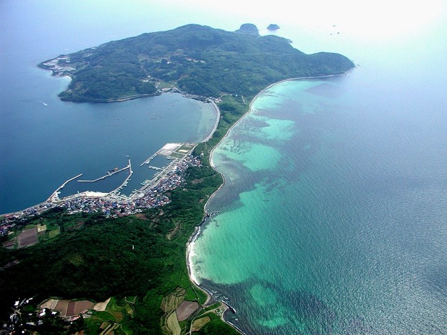 豊かな森に囲まれた山口県油谷湾