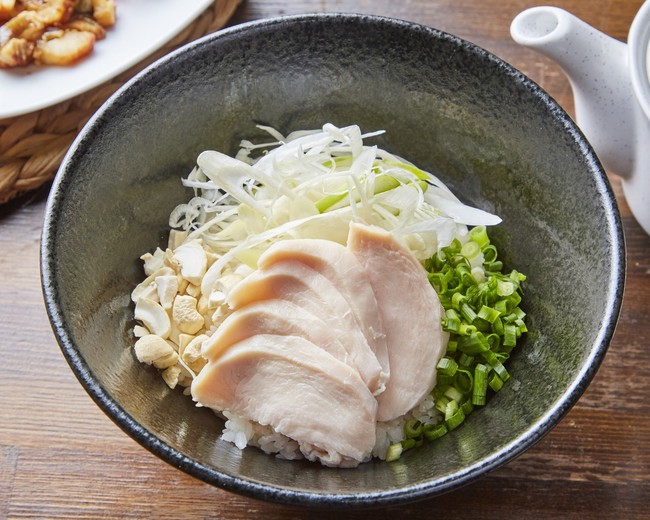 鶏と笹打ちネギの薬膳茶漬け