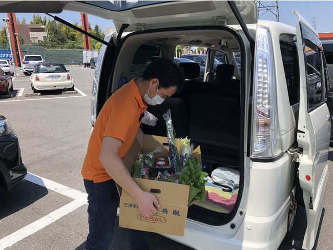 ドライブスルー積込みの様子