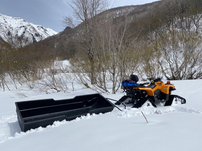 大きな荷物の運搬も可能　雪上