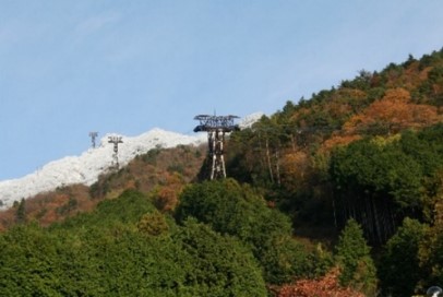 「三段紅葉」山頂、中腹、山麓で異なる三つの景色