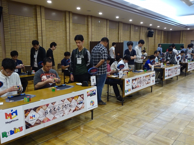 ルービックキューブ日本大会2016の様子