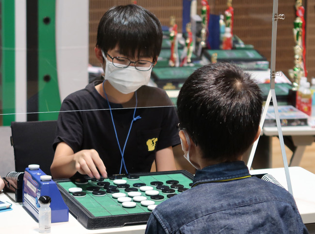 決勝戦　山口 智生さん(写真左)