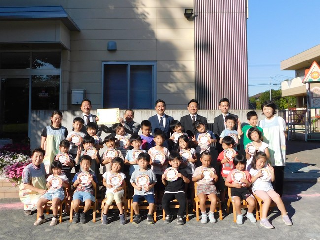 こども達が健康でQOLの高い生活を送ることが親の何よりの願い(寄贈先の山形市みどりのもり保育園にて)