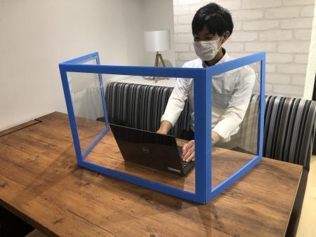 卓上シールド「DESKタイプ」使用イメージ