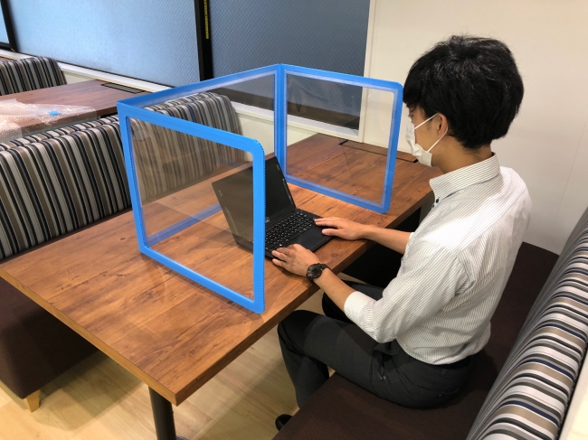 卓上シールド「DESK」タイプ（従来サイズ）使用イメージ