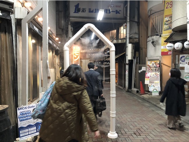 赤羽1番街シルクロード商店街入り口の様子