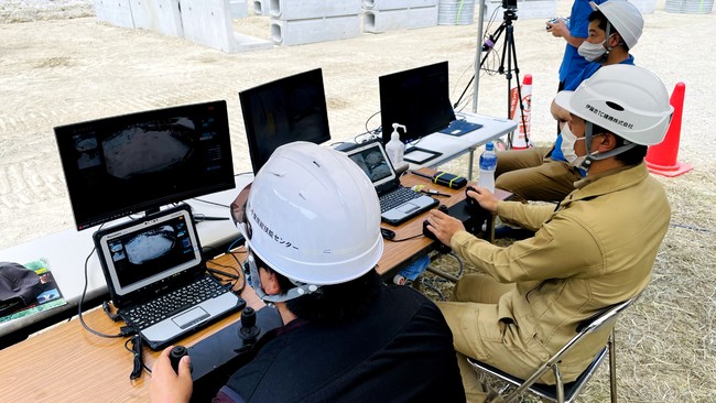 オペレーターによる遠隔建機の操作