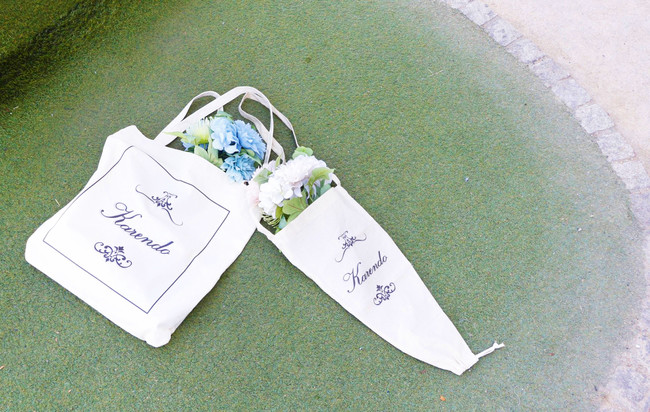 Flower ECO bag （右）とBrand LOGO tote bag（左）