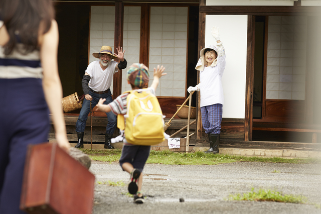 高齢者の方と会う前に一瞬立ち寄って、抗原検査やPCR検査を実施することで命を守ることができます。