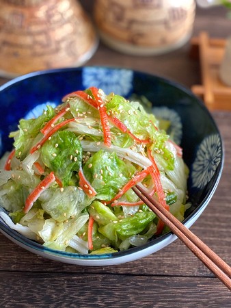 「簡単副菜♪レタスとカニカマのうま塩サラダ」byちおりさん