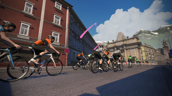 © Zwift　仮想空間をアバターが走る。他の参加者とグループライドできるのが魅力。米国発のこのサービスは全世界に拡大