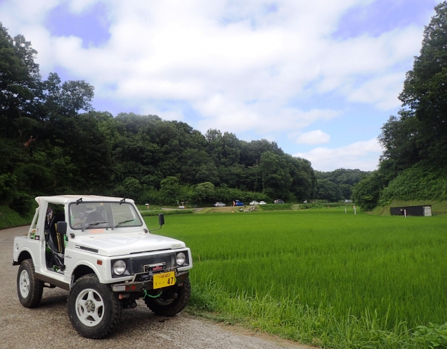 SJ2001号全景。街中よりも、こういう風景が良く似合う電気自動車である。