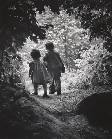 楽園への歩み，ニューヨーク郊外，1946年　© 2017 The Heirs of W. Eugene Smith