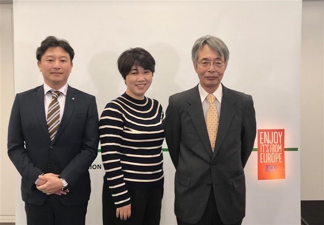 左から）チェスコ株式会社　河村氏、駐日欧州連合代表部　小林氏、チーズプロフェッショナル協会　堂迫氏