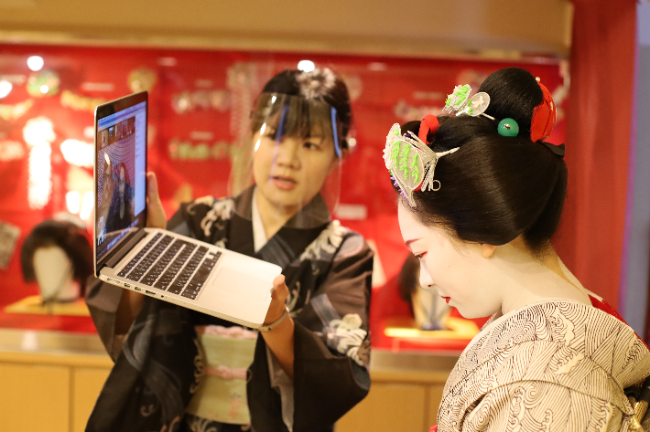 Maiko, apprentice geisha changes her hair ornament depending on season.