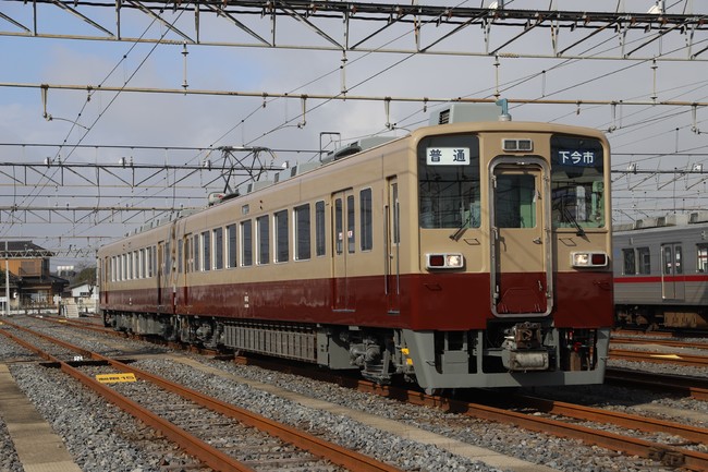 6050型リバイバルカラー車両