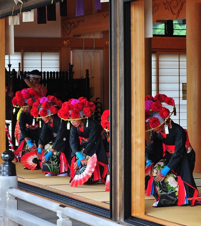 向泉寺 (小松如来大祭奉納) 平成26年 (長袋の田植踊)