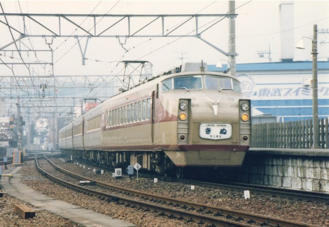 △「デラックスロマンスカー」カラーリング※旧車両1720系のイメージ画像です