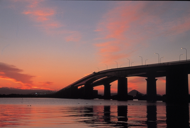 琵琶湖大橋(C)Biwako Visitors Bureau