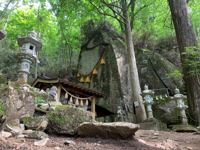 石割神社