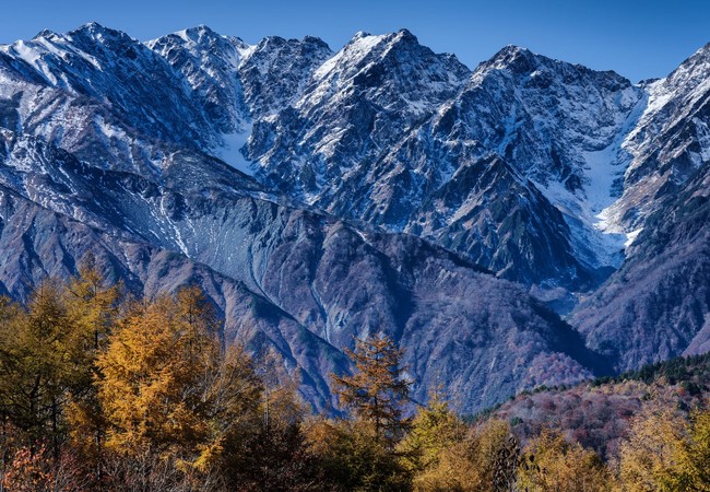 HAKUBA MOUNTAIN HARBORから望む白馬三山 （写真：嶺村 裕）