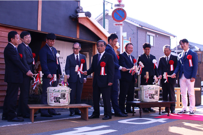 左から、甲佐町町長 奥名克美氏、熊本県副知事 木村敬氏、株式会社Drawing代表取締役 米原賢一、谷田病院院長 谷田理一郎氏、商工会会長 中村幸男氏、肥後銀行甲佐支店支店長 西本大志氏、熊本県議会議員 増永慎一郎氏、一般社団法人パレット代表理事 大滝祐輔