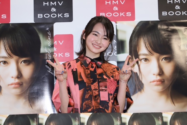 山田杏奈ファースト写真集「PLANET NINE」(東京ニュース通信社刊)