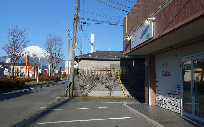 店舗前からは富士山が見えます