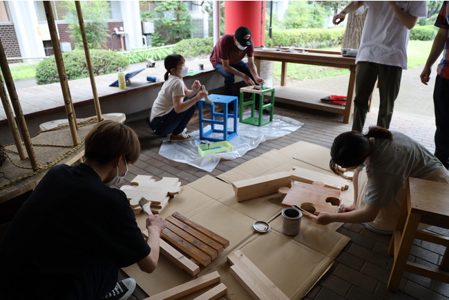 学生の椅子制作の様子