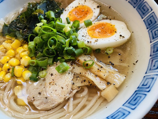 グルテンフリー麺 ラーメンアレンジ。60秒で茹で上がるので、あっという間に完成。